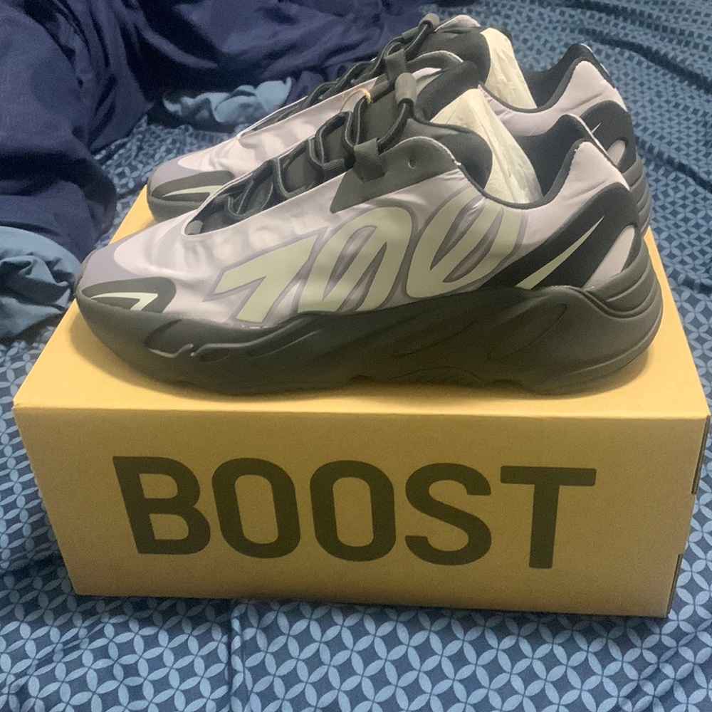 Yeezy 700 MNVN Geode